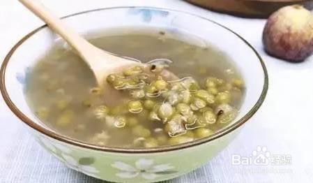 如何巧用食疗预防空调病？