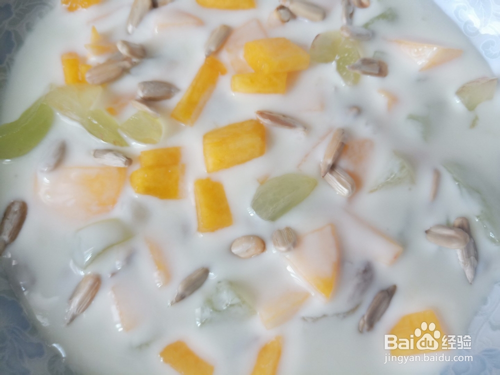 营养美味的水果酸奶