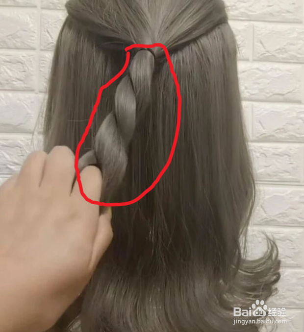 如何扎半丸子头