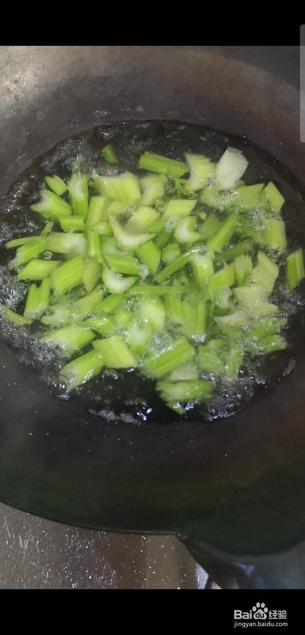 超好吃的西芹百合炒虾仁的做法