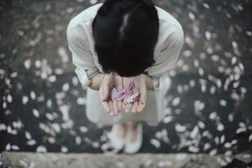 如何淡化黑眼圈^-^