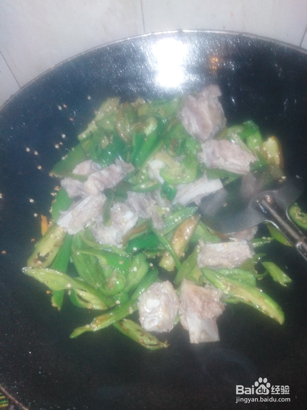 猪排骨如何炒青椒？