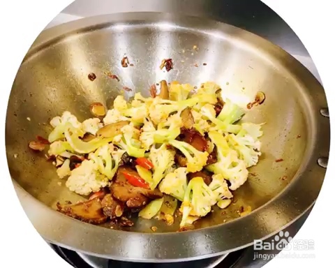 百吃不厌的干煸腊肉花菜饭