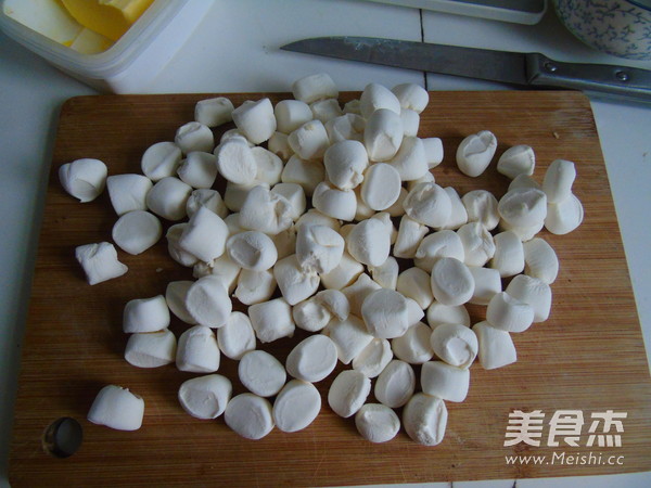 杏仁牛扎糖的做法