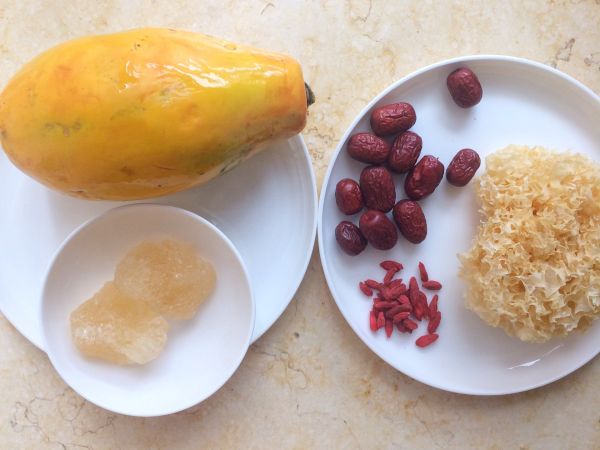 红枣木瓜炖雪耳