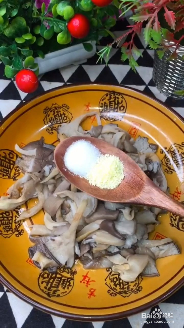 如何自制美味好吃的凉拌小蘑菇