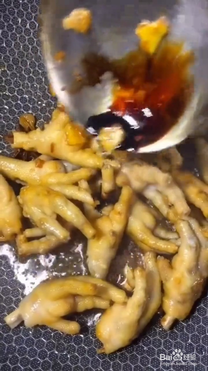 如何自制美味好吃的香辣鸡爪