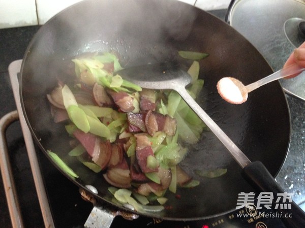 香辣腊肉片的做法