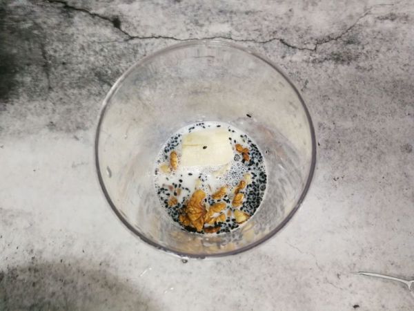 黑芝麻核桃香蕉松饼