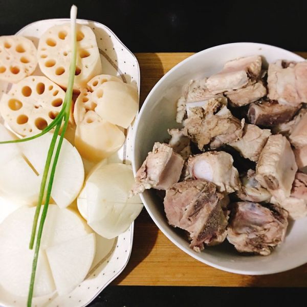 红烧排骨萝卜藕