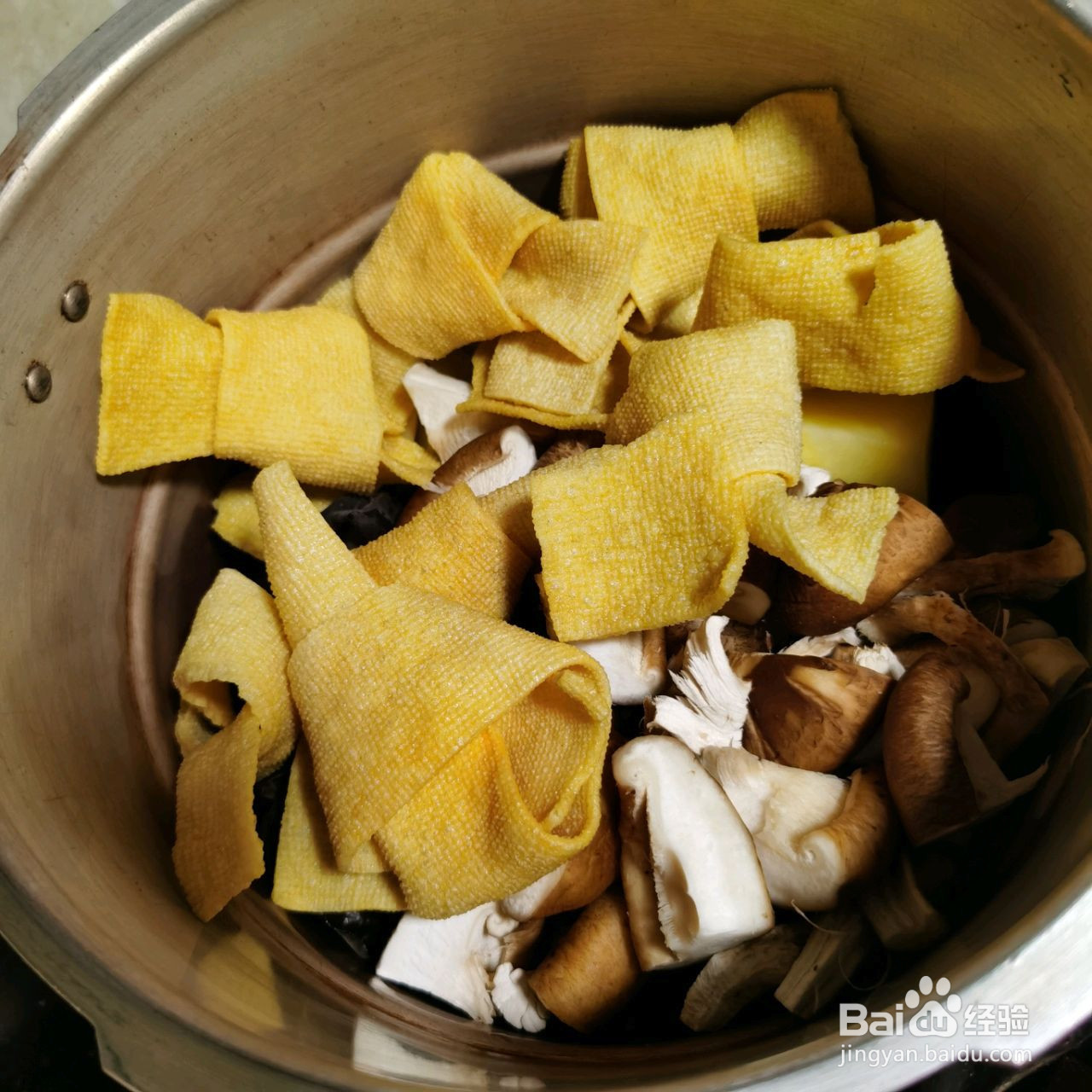 鸡肉炖宽粉的做法