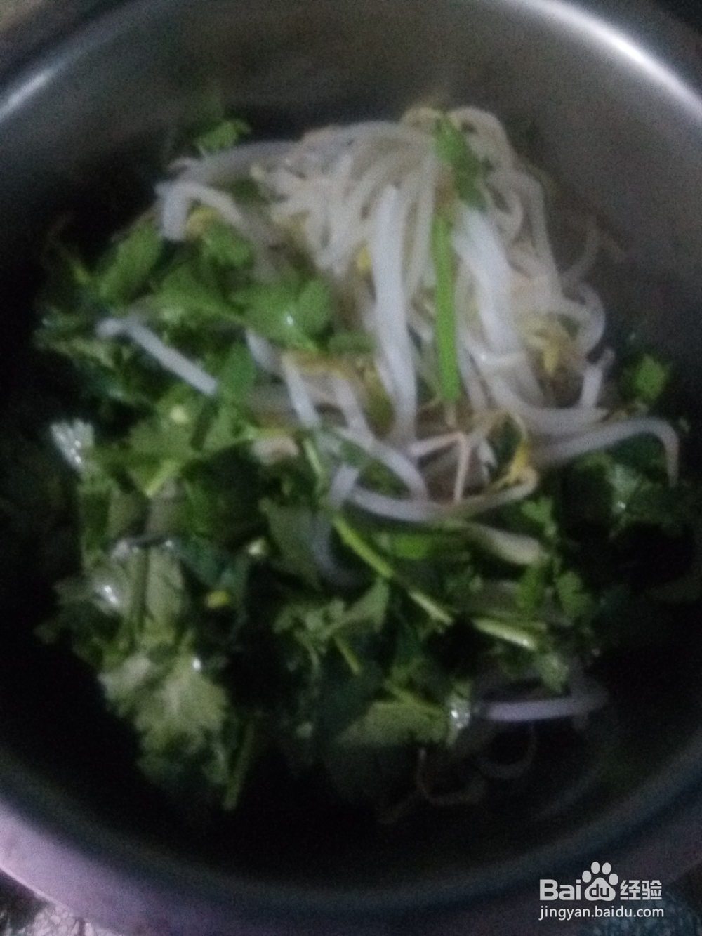 大蒜碎香菜拌绿豆芽