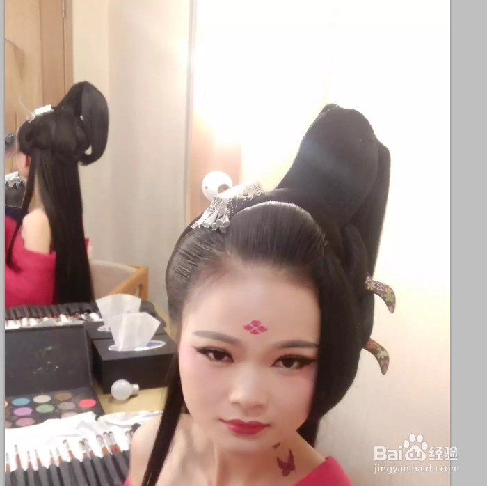 如何把照片中的人物P掉