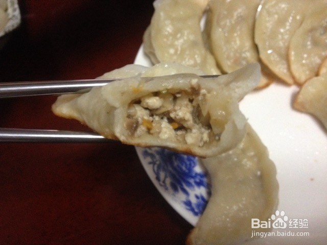 香菇豆腐素锅贴的做法