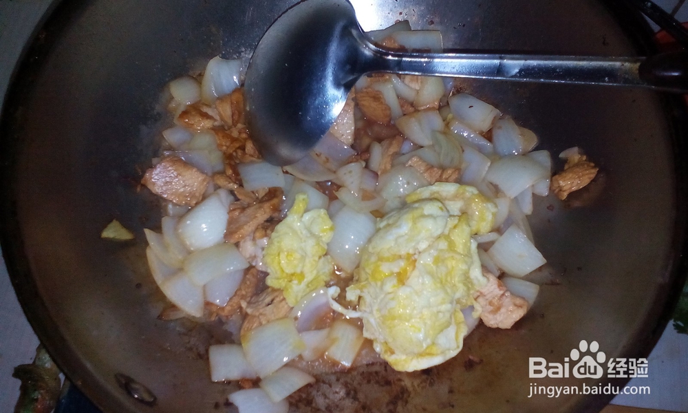 家常炒菜——鸡肉圆葱炒鸡蛋的做法