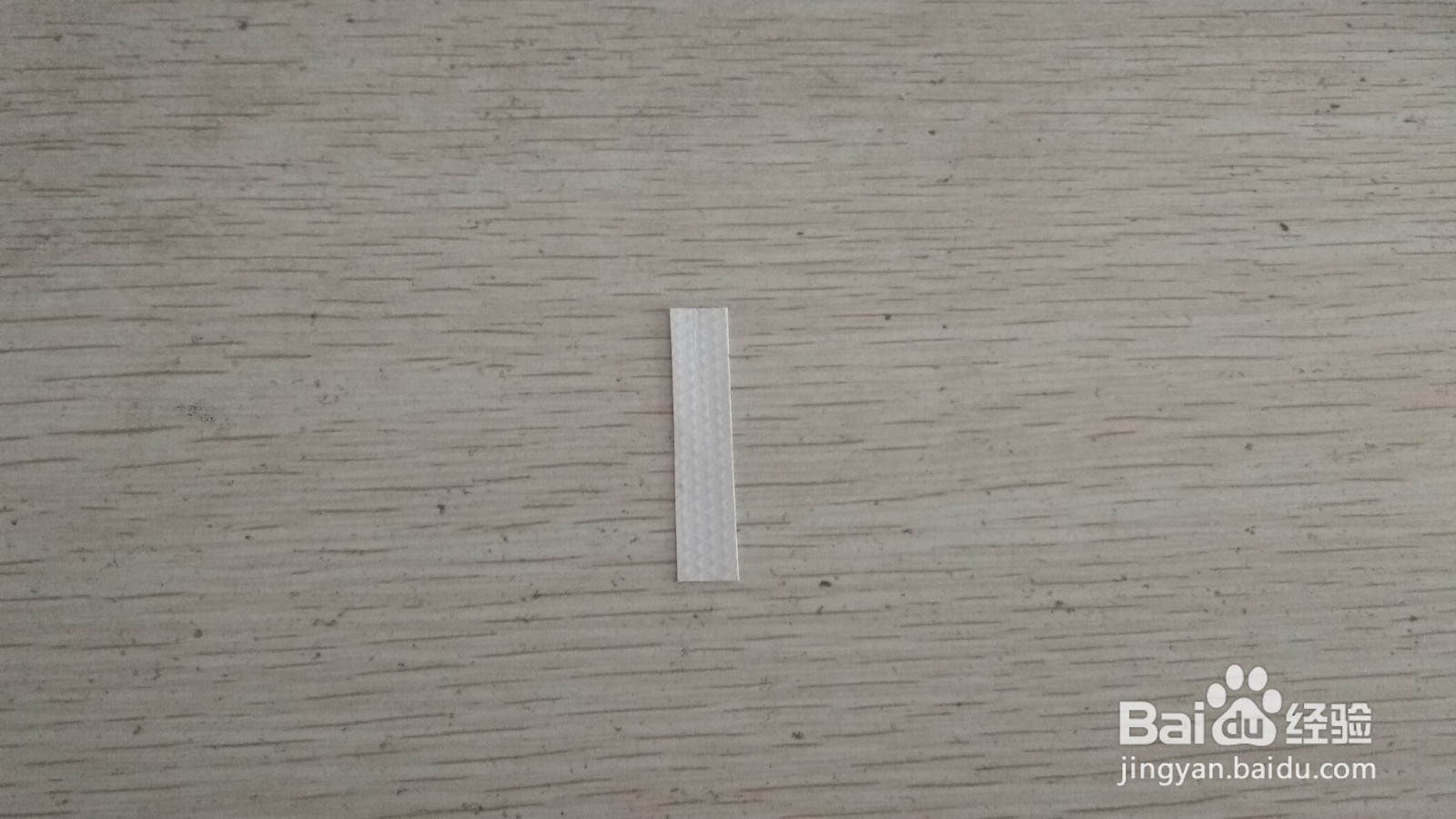 如何用两块小长方形水彩画纸做简易的手机支架