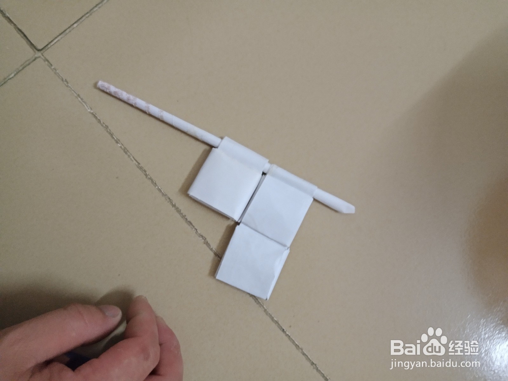 小时的玩具纸手枪