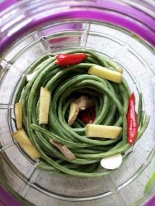 家庭版酸豆角如何腌制