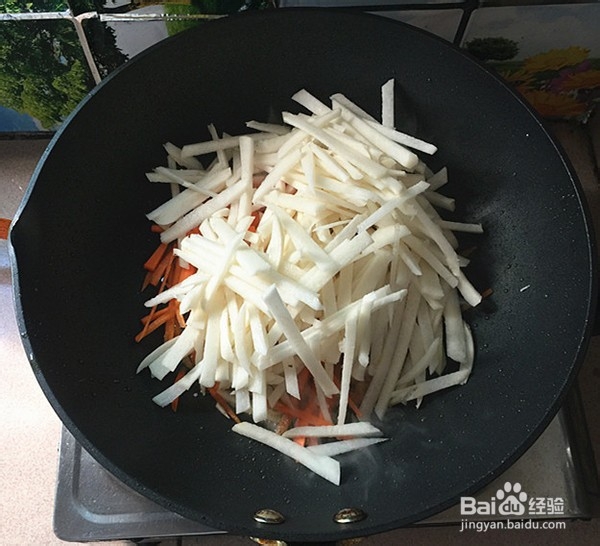 如何自制剁椒肉丝炒凉薯