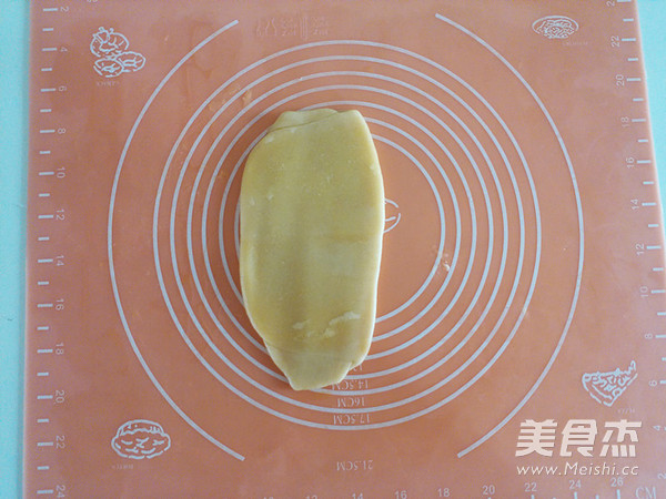 莲蓉酥皮月饼
