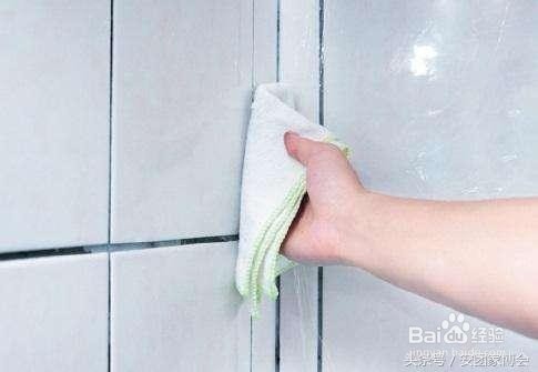 如何处理厨房墙壁上的油渍