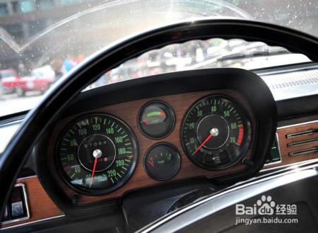 空调和收音机是豪华配置，奥迪A6见到这车也得叫声爷！