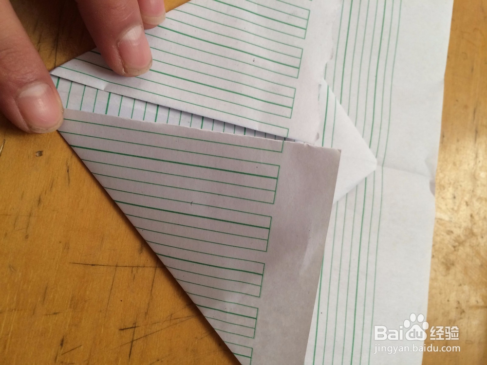 纸飞机怎样折叠