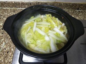 娃娃菜豆腐煲的做法