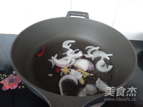 年糕排骨煲的做法