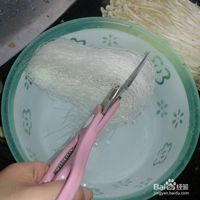 详细教你做蒜茸粉丝蒸金针菇