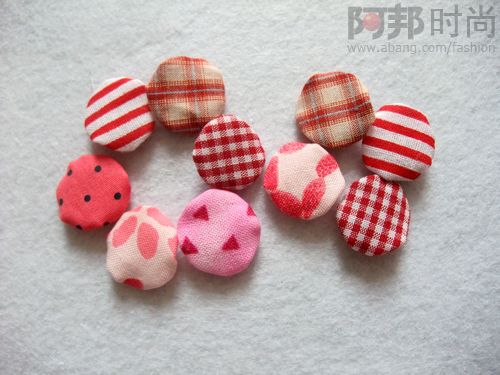 教你用碎布制作装饰小yoyo~~~很可爱的哦！