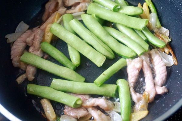 四季豆焖乌冬面