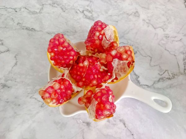 葡萄石榴气泡水