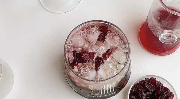 桑葚茶冻蔓越梅饮