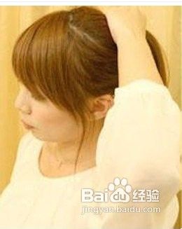 时尚侧边扭扭蓬松马尾新扎法