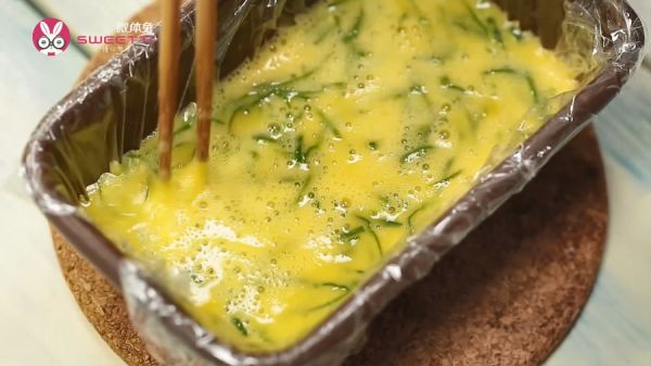 做一次扎实的菠菜鸡蛋糕，蘸汁超美味！