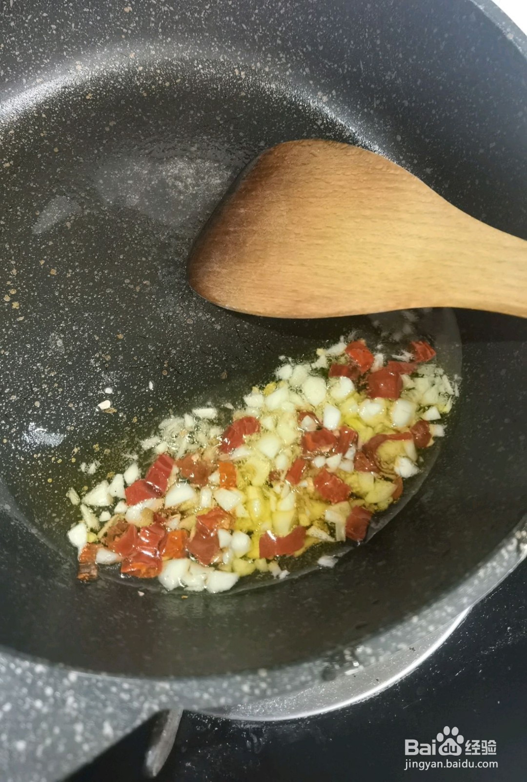 洋葱拌木耳的做法