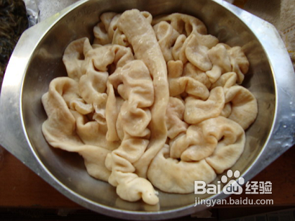 怎么用洋葱加泡椒炒大肠