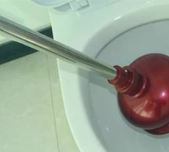 吸马桶的工具怎么用