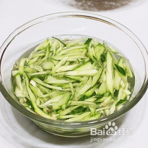 蔬菜胡萝卜香菇炒千张丝瓜怎么做？