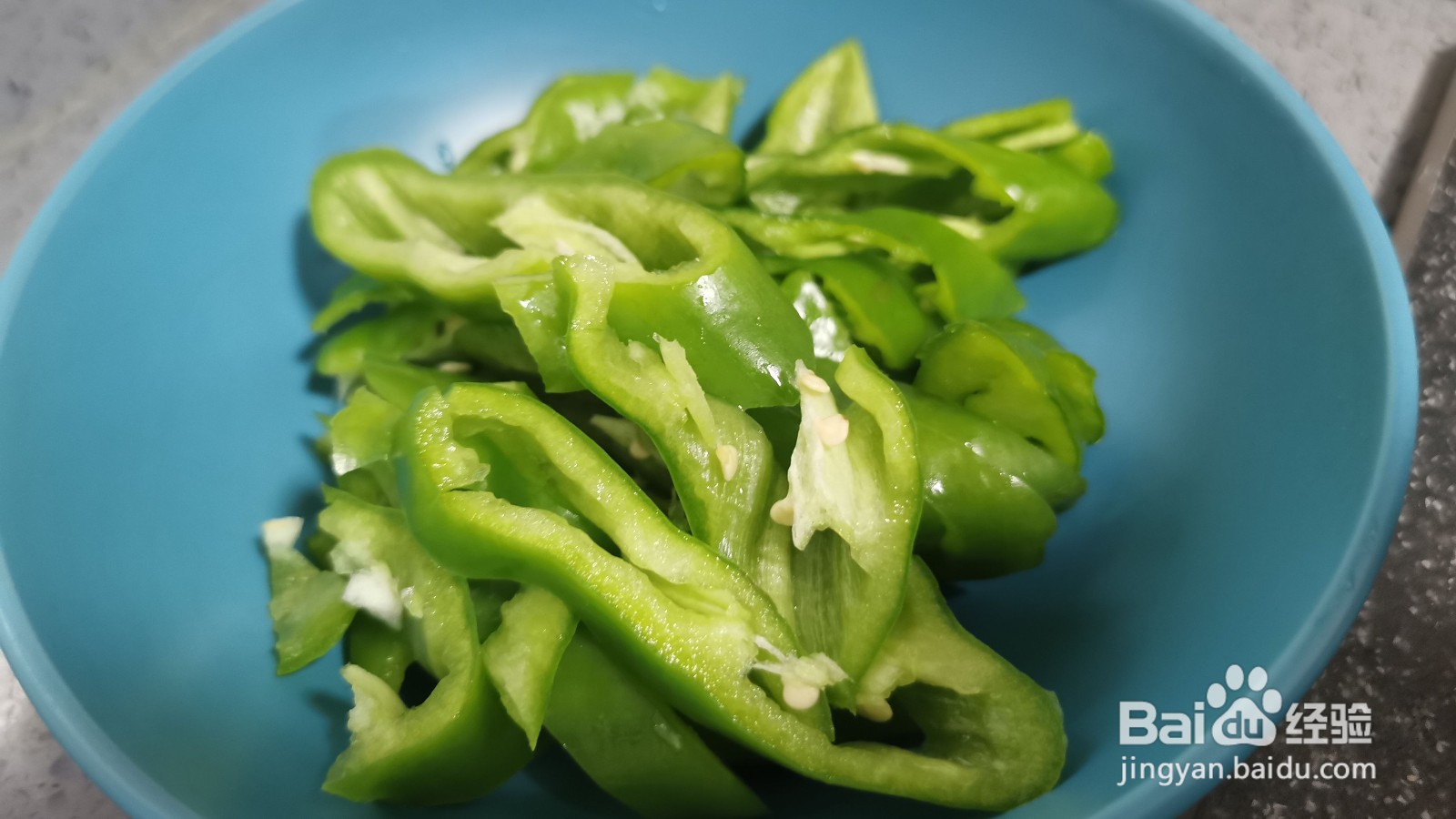 青椒炒平菇的做法