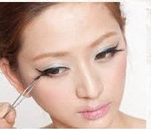 复古感芭比妆的画法