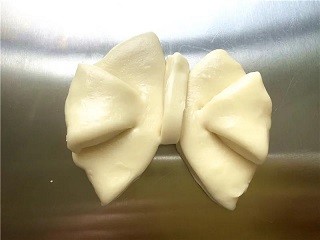 蝴蝶结面包怎么做