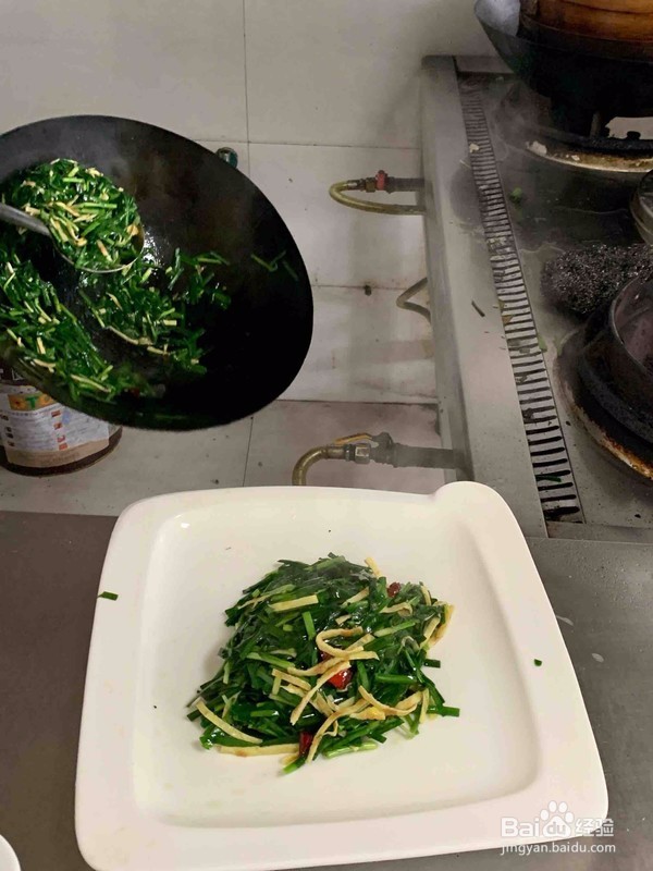 韭菜炒蛋皮的做法