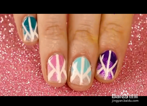女生美甲的小妙招。
