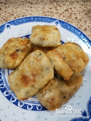 食补佳品腊肉豌豆糯米盒子的做法