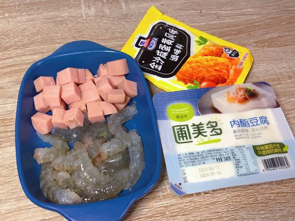 网红咸蛋黄虾仁豆腐煲