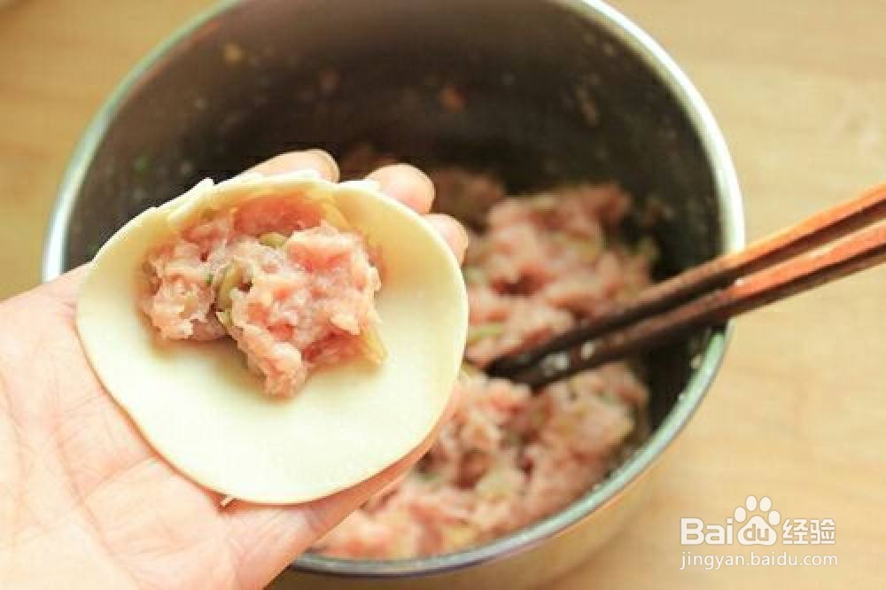 #好久不见#榨菜鲜肉锅贴的做法