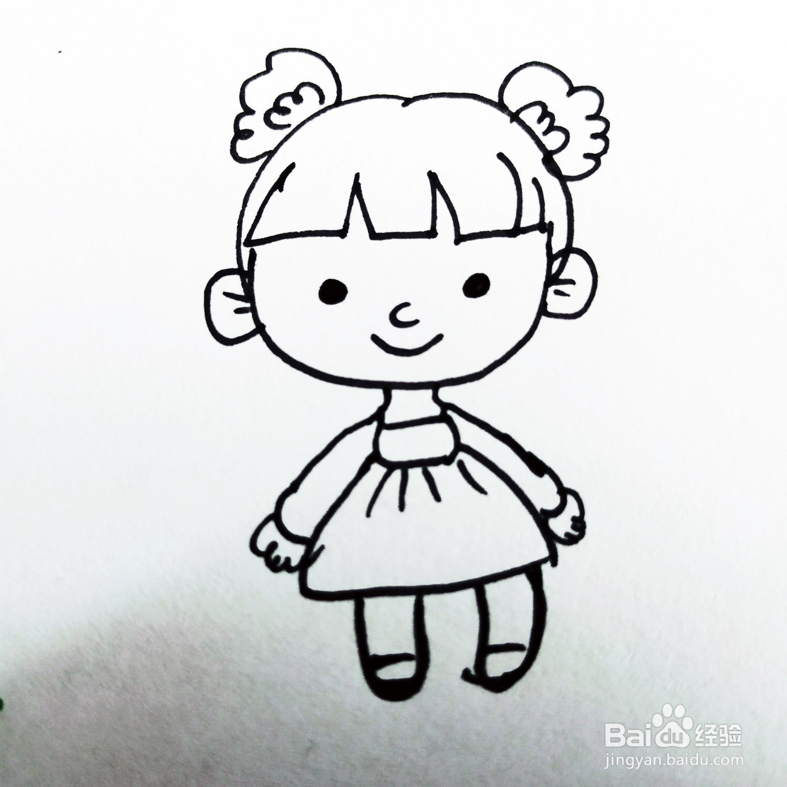 如何来画一位卡通美丽的女孩简笔画呢