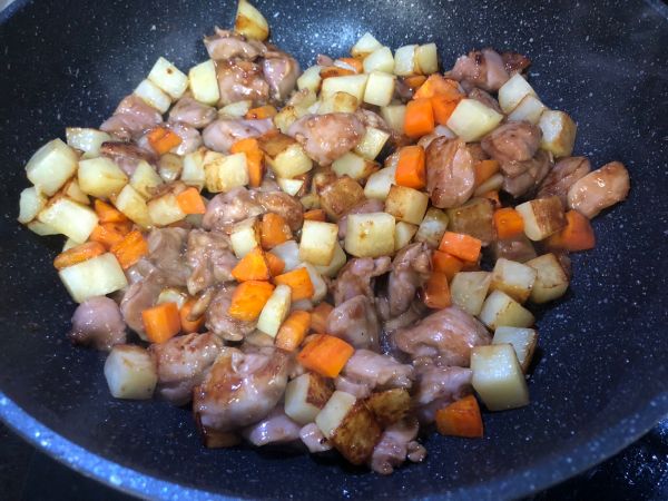 油焖土豆鸡腿肉